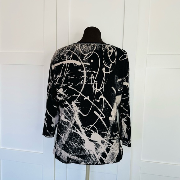 Jess & Jane Abstract Print Studded Accents Cotton Top - Picture 6 of 8